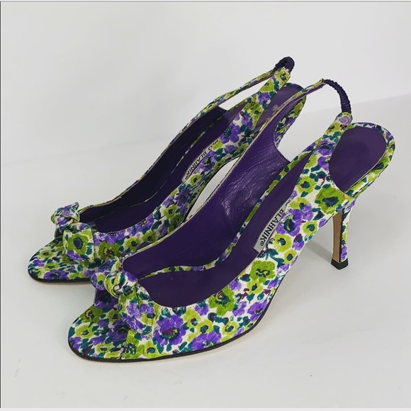 Manolo Blahnik Shoes - Manolo Blahnik •• floral pumps